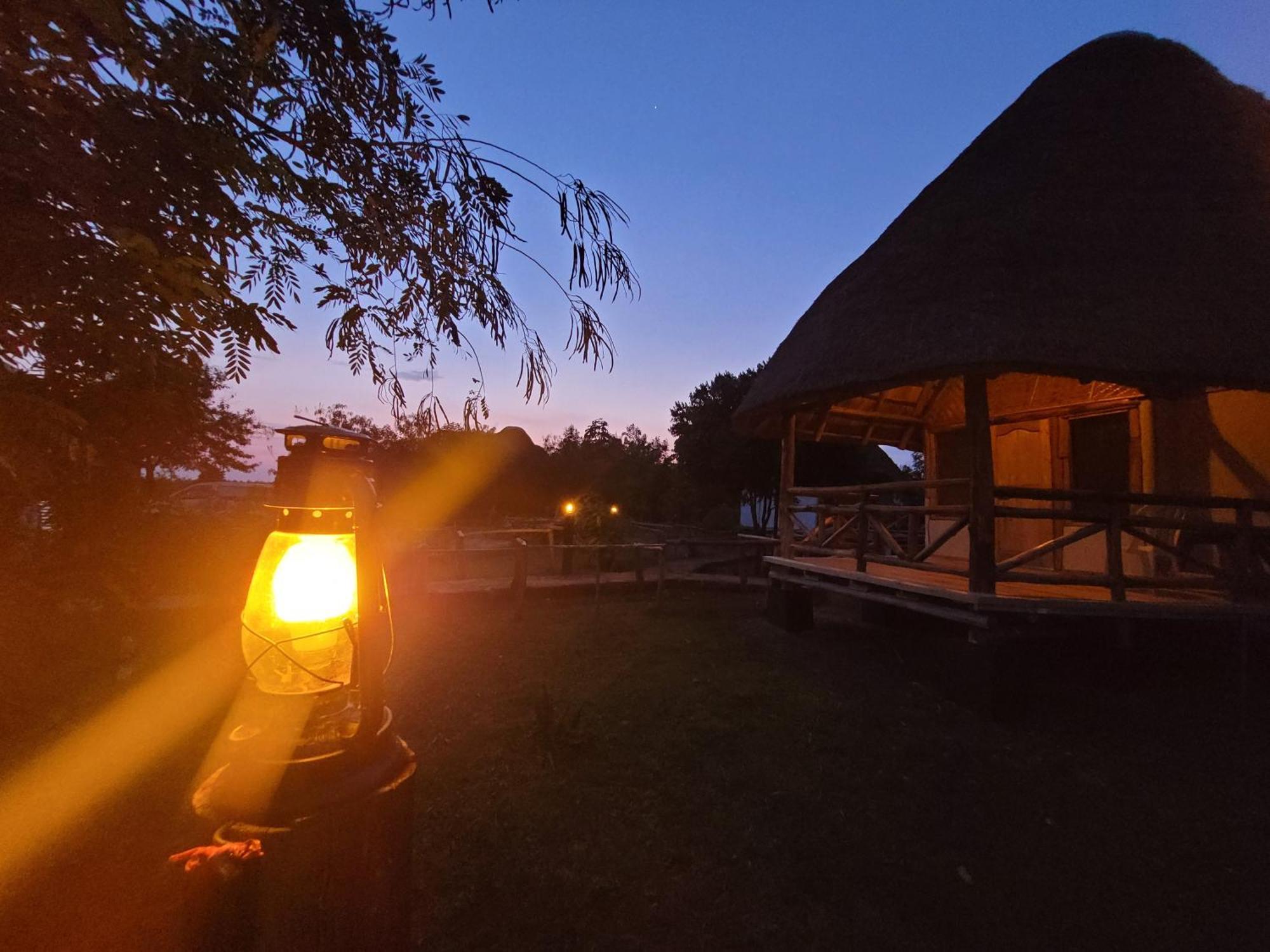 Katunguru Songbird Safari Lodge & Campsite מראה חיצוני תמונה