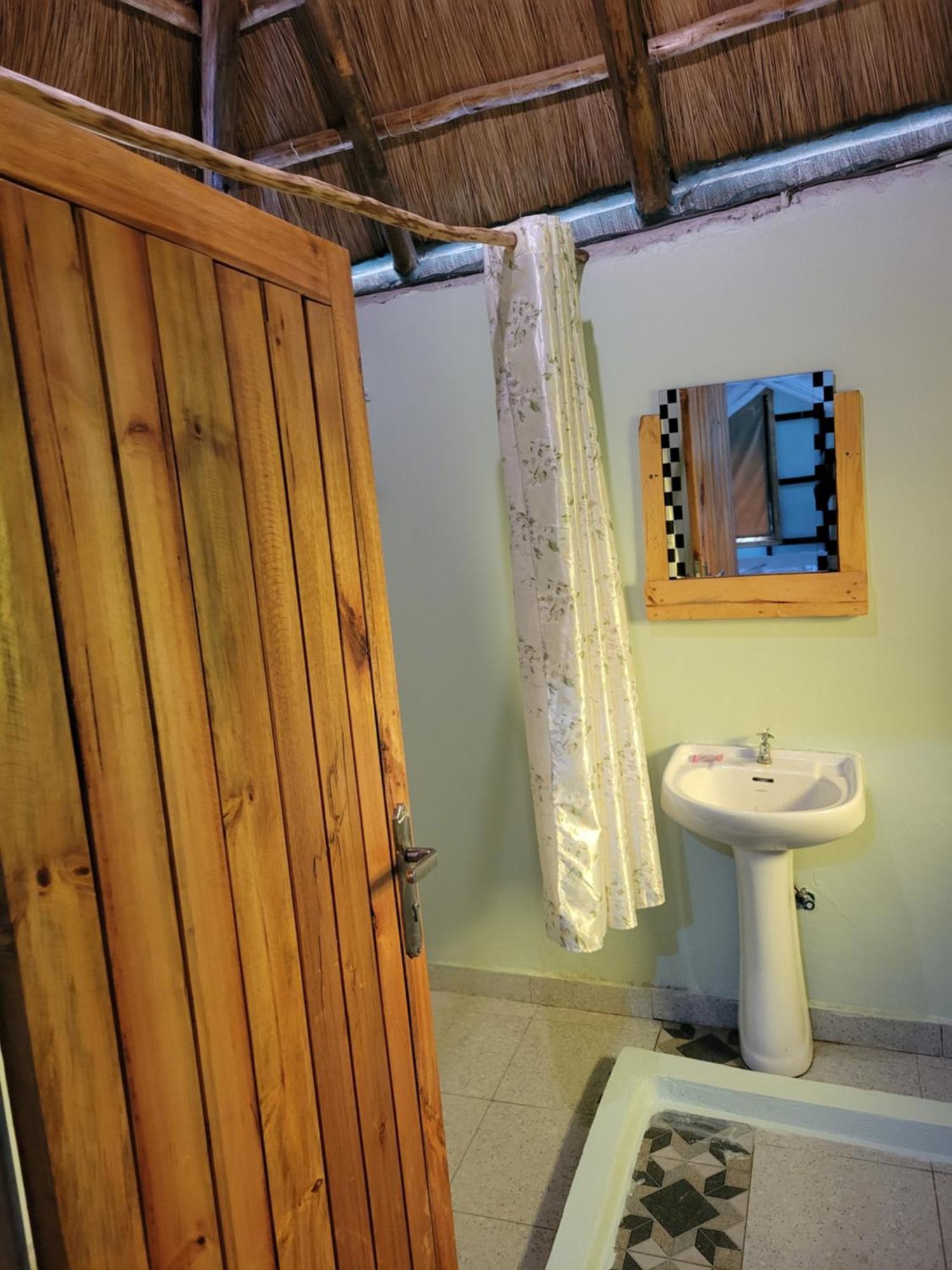 Katunguru Songbird Safari Lodge & Campsite מראה חיצוני תמונה