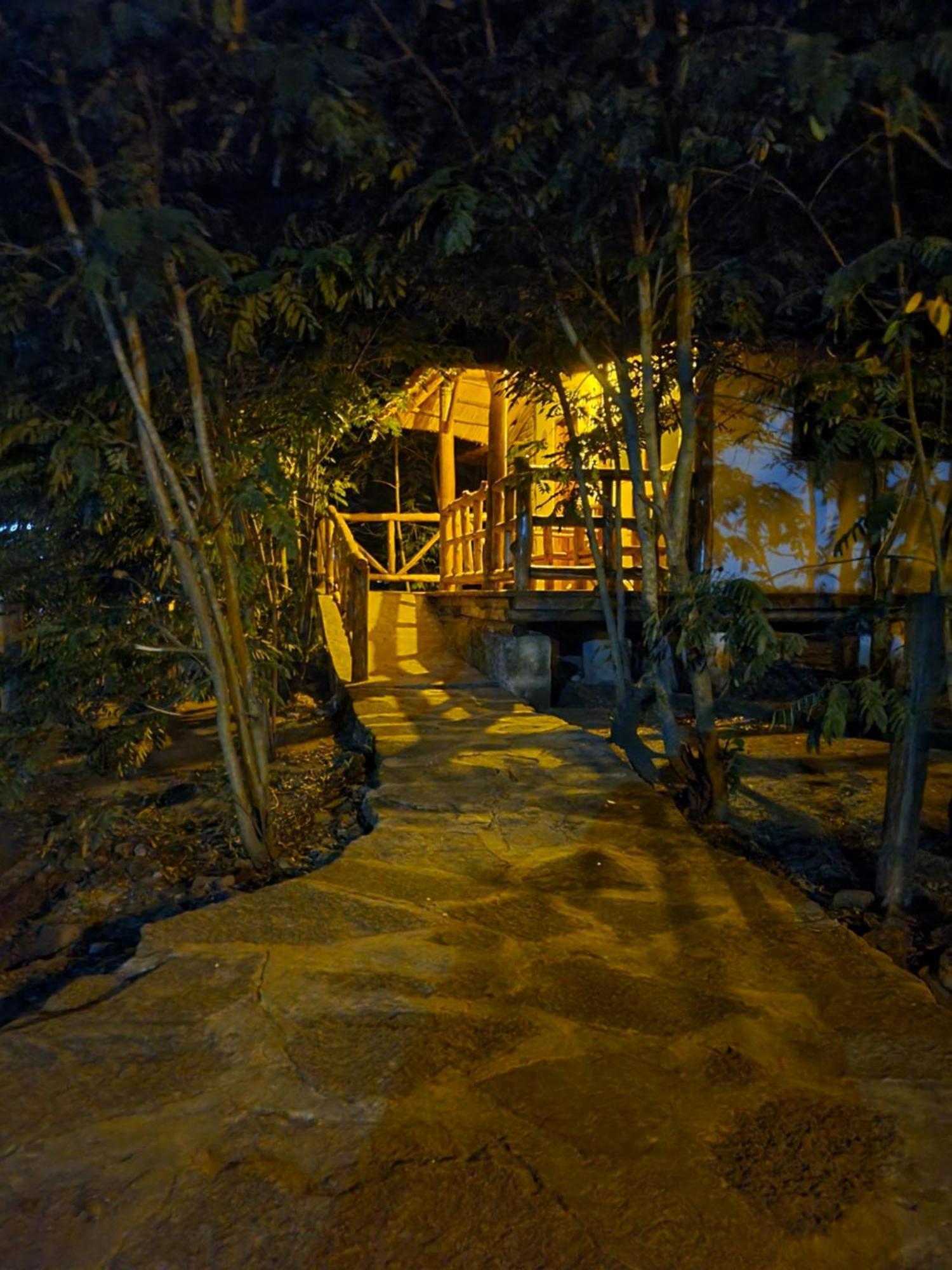 Katunguru Songbird Safari Lodge & Campsite מראה חיצוני תמונה